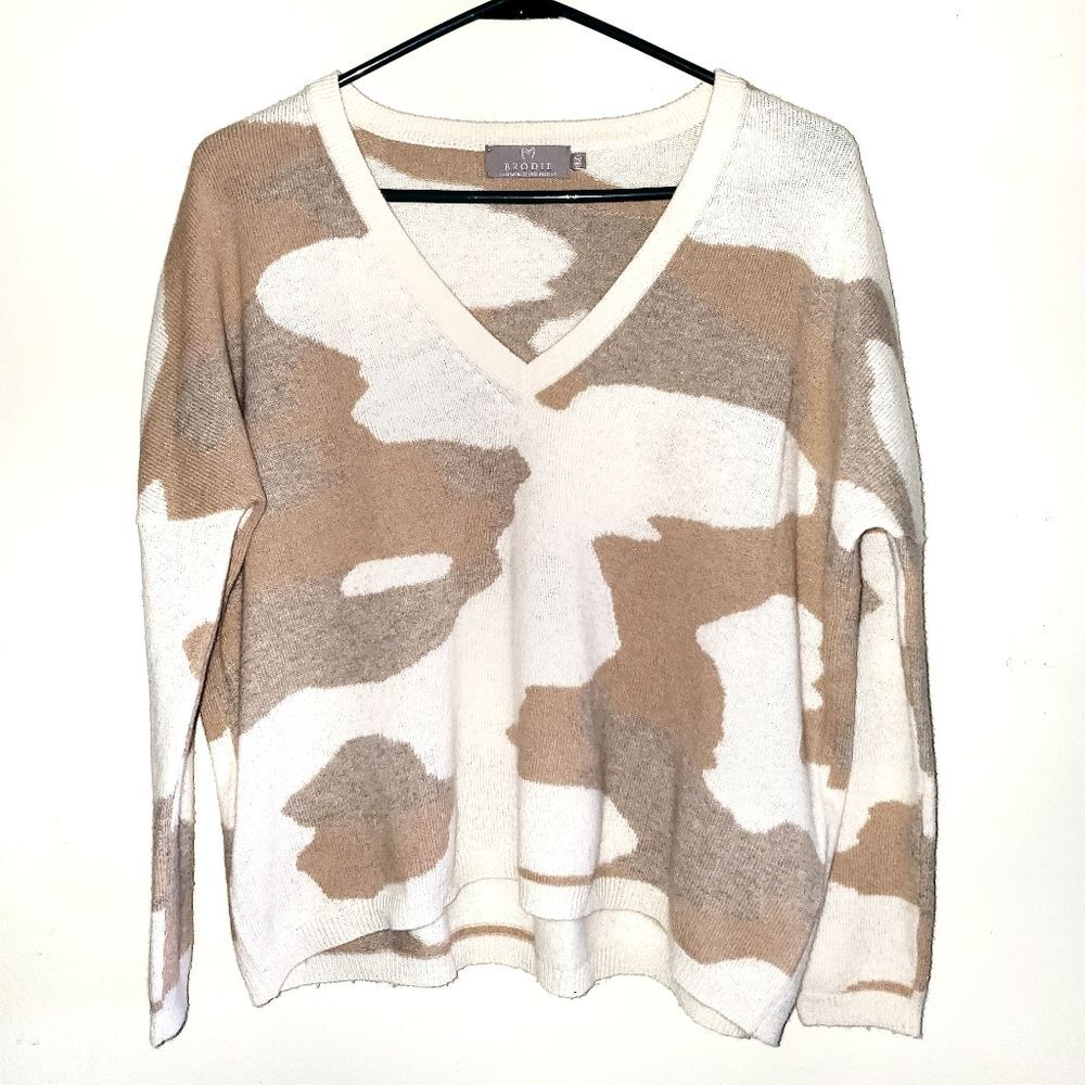 Brodie Cashmere Camo V Neck Pullover Tan Cream Sweater Jumper Medium